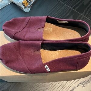 TOMS Women's Maroon Canvas Flats